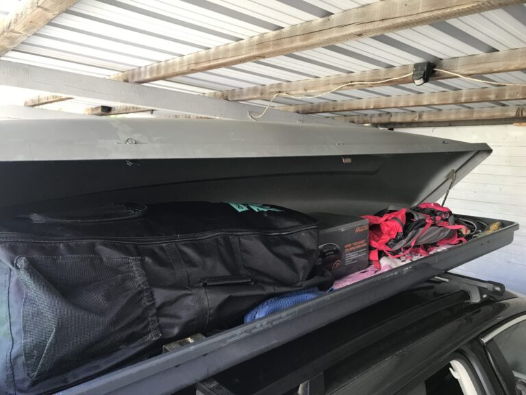 Auto-Camper-Umbau-Schlafplatz-Ordnung-Dachbox
